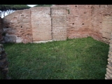 01492 ostia - regio ii - insula vi - casa del soffitto dipinto (ii,vi,5-6) - via della corporazzioni - 1. laden von norden - bli ri norden - 12-2018.jpg